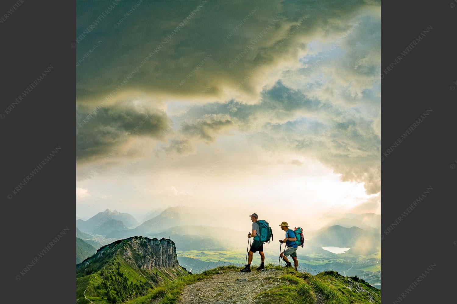 Blick vom Seinskopf zum Karwendel und über das Obere Isartal zum Estergebirge - Aufgrissen 1:1  -- Gewitterstimmung am Seinskopf - mehr Infos bei www.Kriner-Weiermann.de