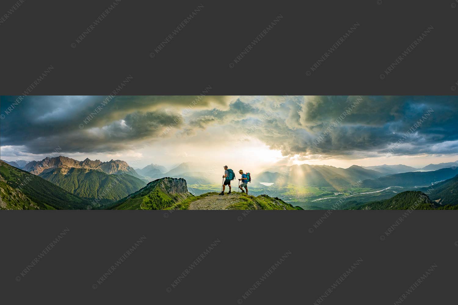 Blick vom Seinskopf zum Karwendel und über das Obere Isartal zum Estergebirge - Aufgrissen 4:1  -- Gewitterstimmung am Seinskopf - mehr Infos bei www.Kriner-Weiermann.de