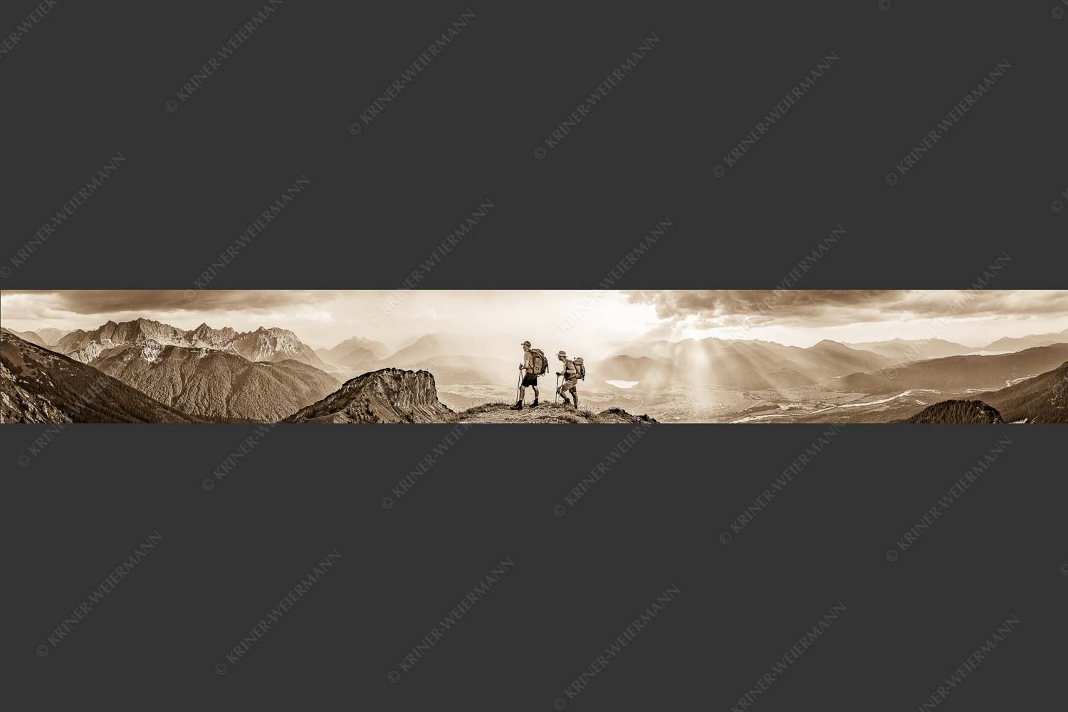 Blick vom Seinskopf zum Karwendel und über das Obere Isartal zum Estergebirge - Aufgrissen 8:1 sepia -- Gewitterstimmung am Seinskopf - mehr Infos bei www.Kriner-Weiermann.de