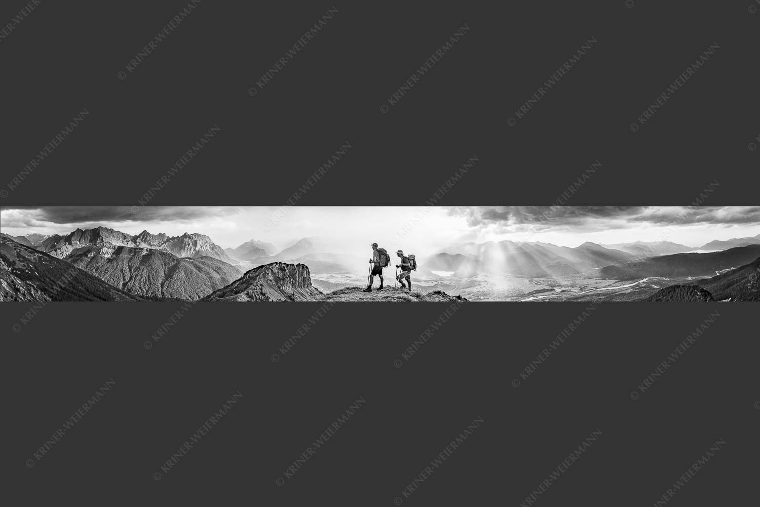 Blick vom Seinskopf zum Karwendel und über das Obere Isartal zum Estergebirge - Aufgrissen 8:1 sw -- Gewitterstimmung am Seinskopf - mehr Infos bei www.Kriner-Weiermann.de