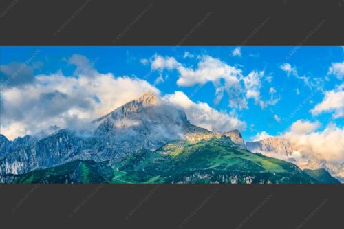 Blick auf Alpspitze und Waxenstein. Zugspitze dahinter im Nebel. - Aufreißen 2,5:1  -- Alpspitze und Osterfelder - mehr Infos bei www.Kriner-Weiermann.de