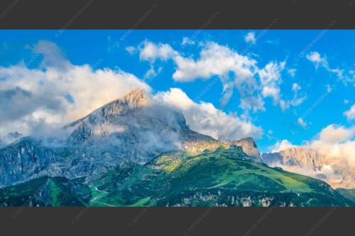Blick auf Alpspitze und Waxenstein. Zugspitze dahinter im Nebel. - Aufreißen 2:1  -- Alpspitze und Osterfelder - mehr Infos bei www.Kriner-Weiermann.de