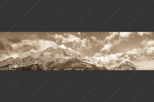 Blick auf Alpspitze und Waxenstein. Zugspitze dahinter im Nebel. - Aufreißen 4:1 sepia -- Alpspitze und Osterfelder - mehr Infos bei www.Kriner-Weiermann.de