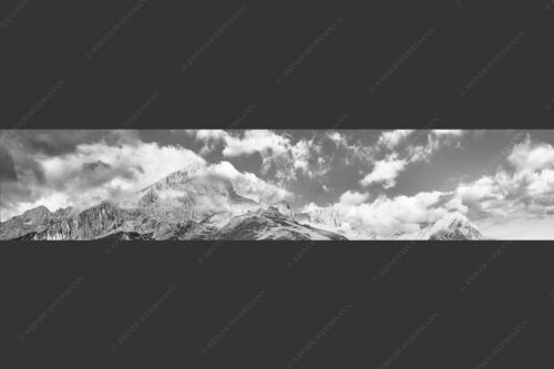 Blick auf Alpspitze und Waxenstein. Zugspitze dahinter im Nebel. - Aufreißen 5:1 sw -- Alpspitze und Osterfelder - mehr Infos bei www.Kriner-Weiermann.de