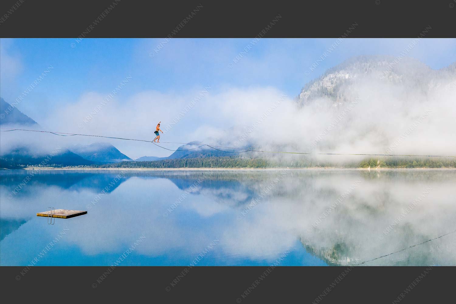 650 Meter lange Slakline über dem Silvensteinstausee - Balance 2:1  -- Highline am Silvensteinsee - mehr Infos bei www.Kriner-Weiermann.de