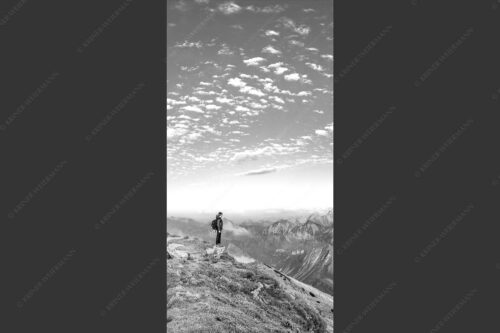 Blick vom Schafreuter auf den Karwendelhauptkamm - Bellvedere 1:2 sw -- Schafreiter Wolkenstimmung im Karwendel - mehr Infos bei www.Kriner-Weiermann.de
