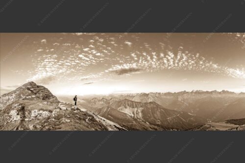 Blick vom Schafreuter auf den Karwendelhauptkamm - Bellvedere 2,5:1 sepia -- Schafreiter Wolkenstimmung im Karwendel - mehr Infos bei www.Kriner-Weiermann.de