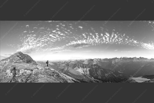 Blick vom Schafreuter auf den Karwendelhauptkamm - Bellvedere 2,5:1 sw -- Schafreiter Wolkenstimmung im Karwendel - mehr Infos bei www.Kriner-Weiermann.de