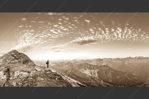 Blick vom Schafreuter auf den Karwendelhauptkamm - Bellvedere 2:1 sepia -- Schafreiter Wolkenstimmung im Karwendel - mehr Infos bei www.Kriner-Weiermann.de