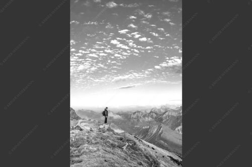 Blick vom Schafreuter auf den Karwendelhauptkamm - Bellvedere 2:3 sw -- Schafreiter Wolkenstimmung im Karwendel - mehr Infos bei www.Kriner-Weiermann.de