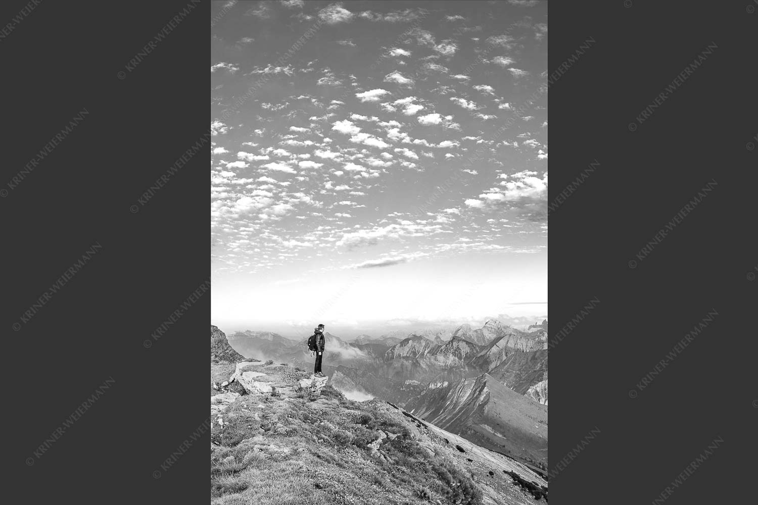 Blick vom Schafreuter auf den Karwendelhauptkamm - Bellvedere 2:3 sw -- Schafreiter Wolkenstimmung im Karwendel - mehr Infos bei www.Kriner-Weiermann.de