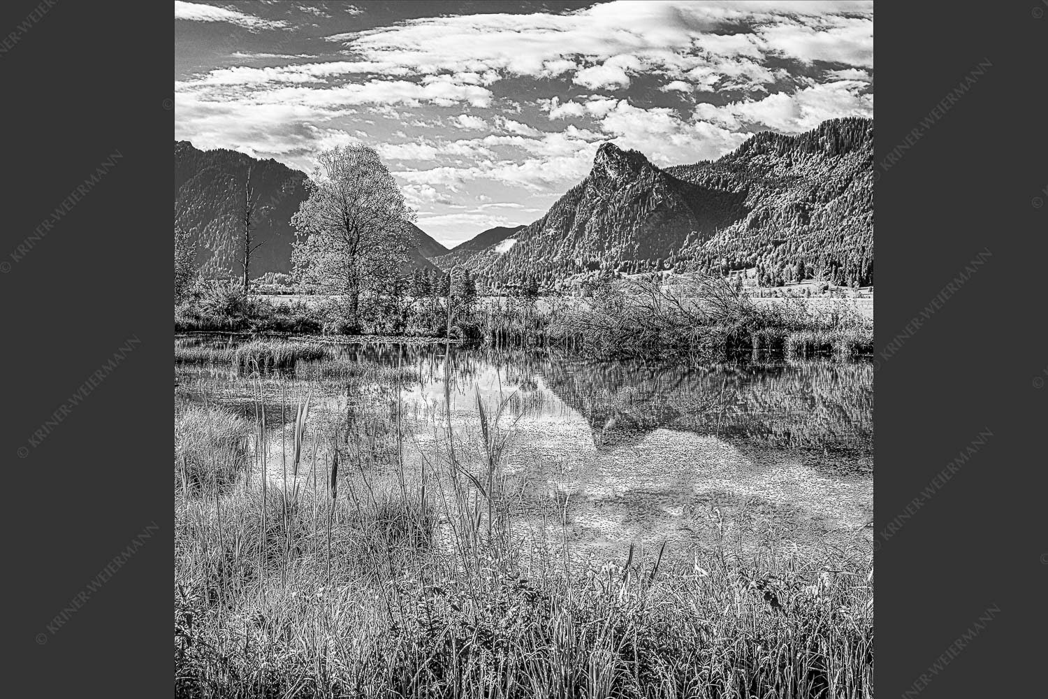 Blick von Unterammergau nach Oberammergau - Blick nach Oberammergau 1:1 sw -- Kofel mit Ammertal - mehr Infos bei www.Kriner-Weiermann.de