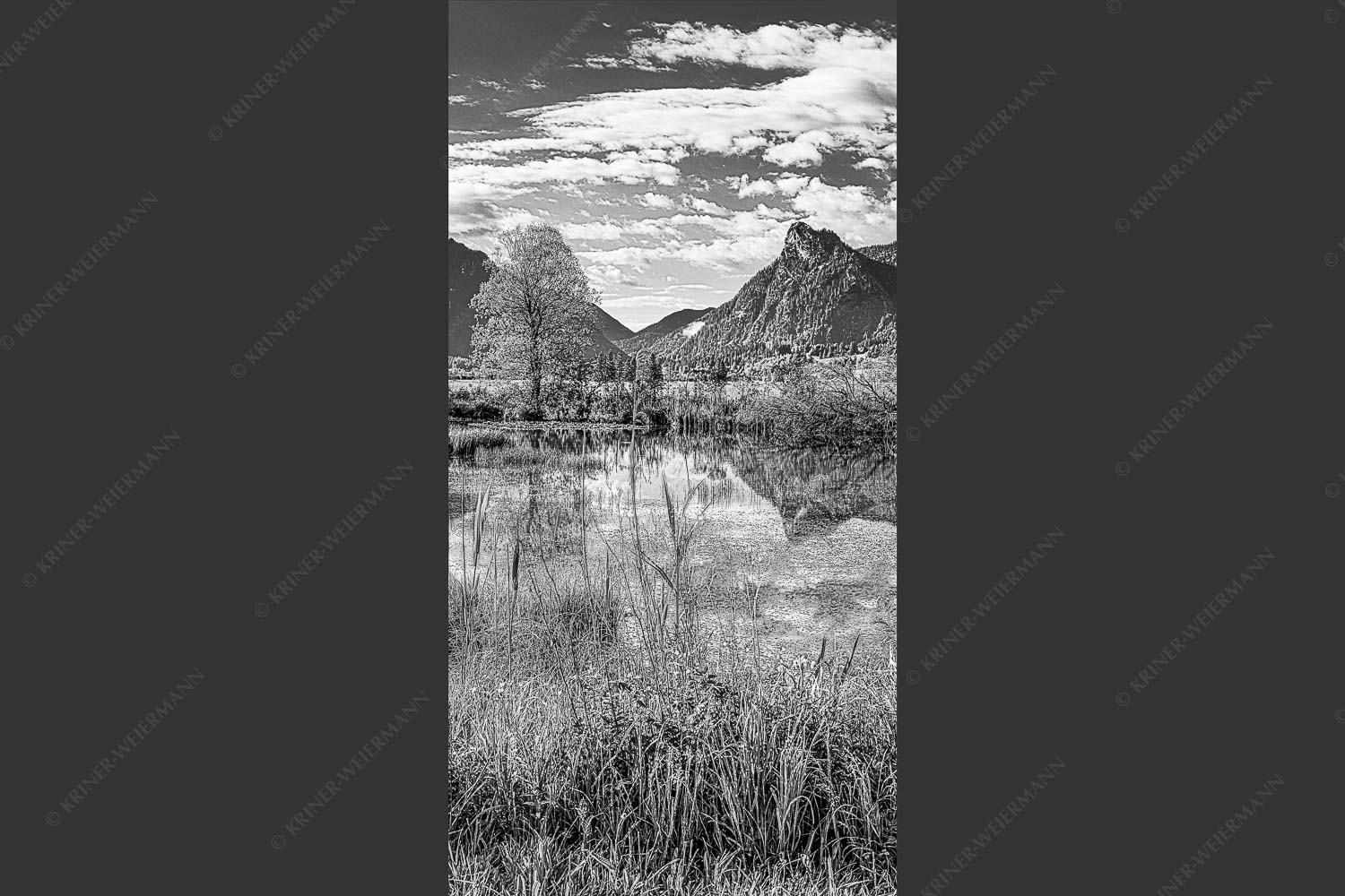 Blick von Unterammergau nach Oberammergau - Blick nach Oberammergau 1:2 sw -- Kofel mit Ammertal - mehr Infos bei www.Kriner-Weiermann.de