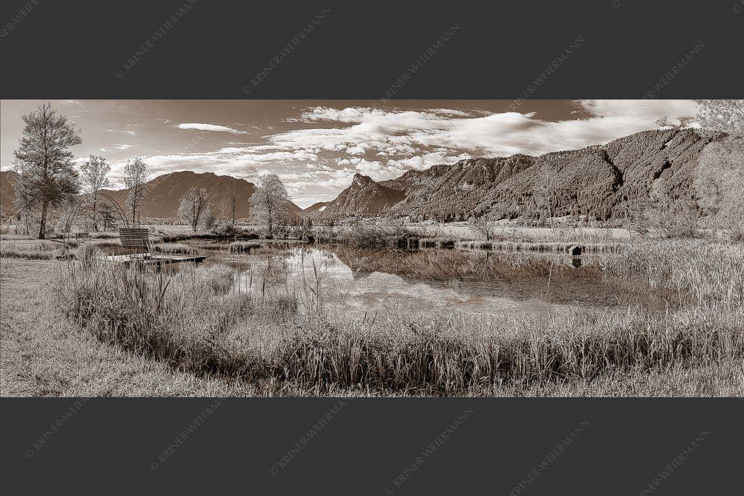Blick von Unterammergau nach Oberammergau - Blick nach Oberammergau 2,5:1 sepia -- Kofel mit Ammertal - mehr Infos bei www.Kriner-Weiermann.de