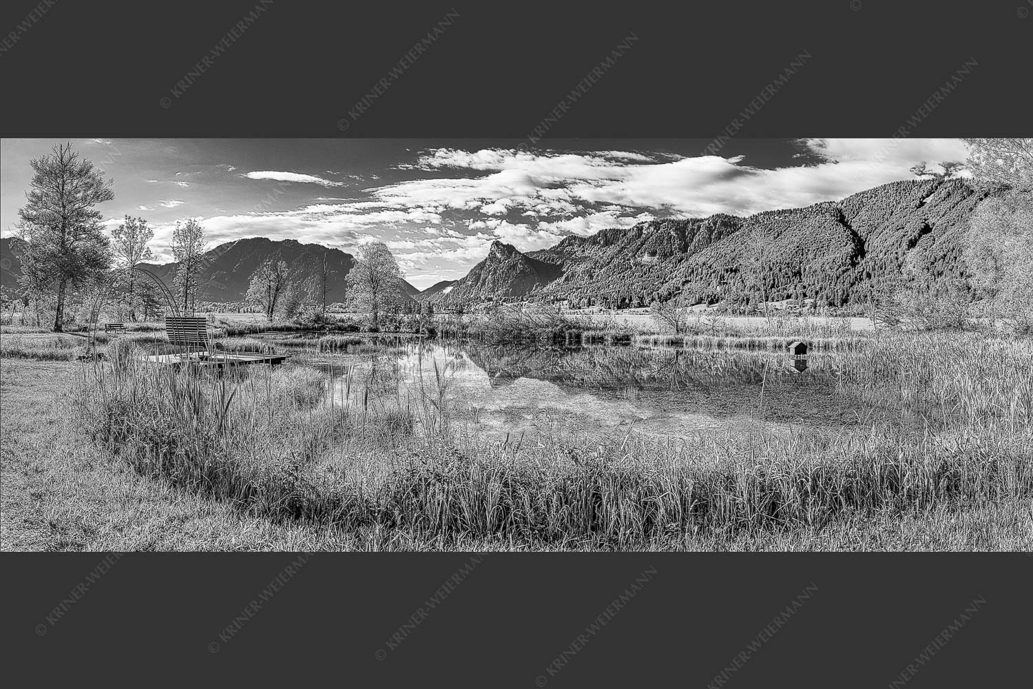 Blick von Unterammergau nach Oberammergau - Blick nach Oberammergau 2,5:1 sw -- Kofel mit Ammertal - mehr Infos bei www.Kriner-Weiermann.de
