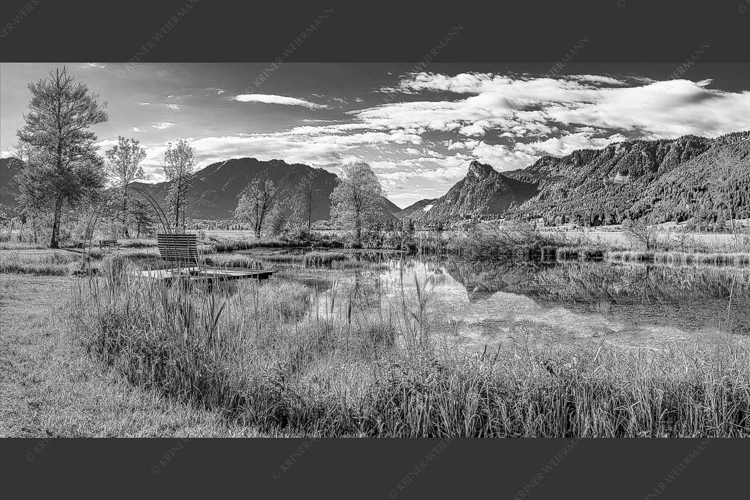 Blick von Unterammergau nach Oberammergau - Blick nach Oberammergau 2:1 sw -- Kofel mit Ammertal - mehr Infos bei www.Kriner-Weiermann.de