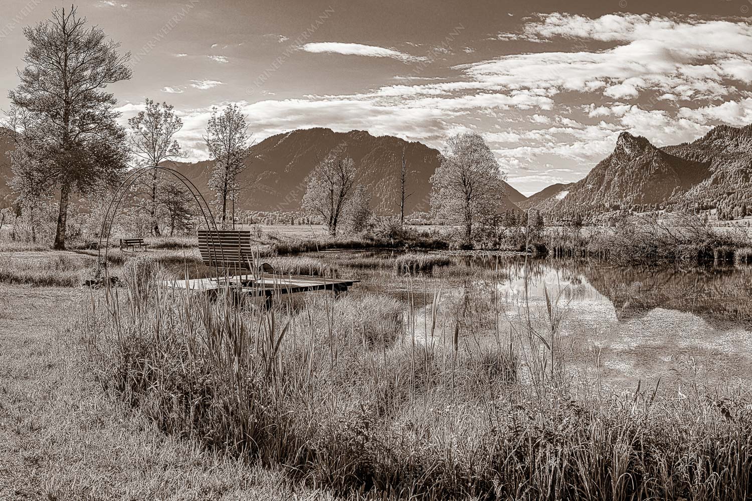 Blick von Unterammergau nach Oberammergau - Blick nach Oberammergau 3:2 sepia -- Kofel mit Ammertal - mehr Infos bei www.Kriner-Weiermann.de
