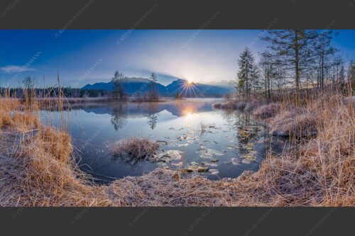 In traumhafter Stille präsentiert sich diese Morgenstimmung am Barmsee bei Krün - Brilliant 2:1  -- Barmsee mit Karwendel - mehr Infos bei www.Kriner-Weiermann.de