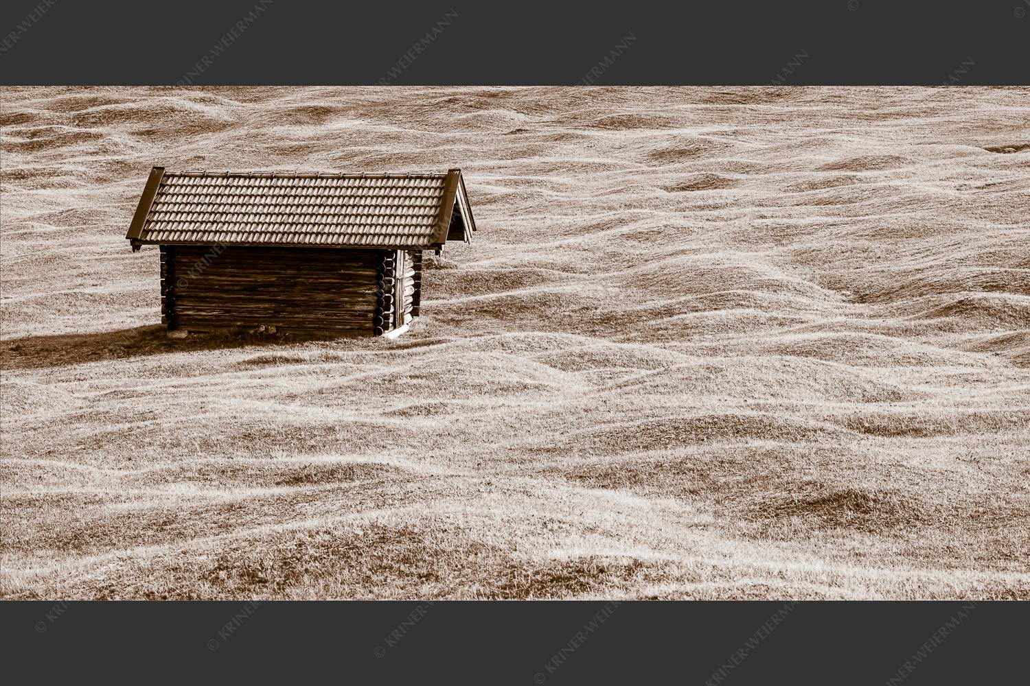 Buckelwiesen mit Reif - Buckelwiesen im Herbst II 2:1 sepia -- Stadel bei Krün - mehr Infos bei www.Kriner-Weiermann.de
