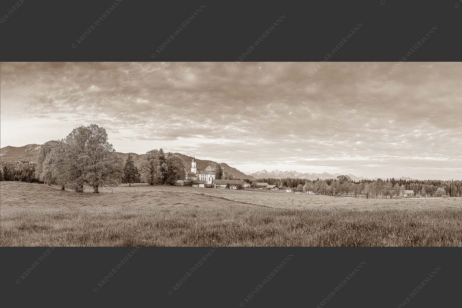 Morgenstimmung im Pfaffenwinkel - d Wies II 2,5:1 sepia -- Wieskirche bei Wildsteig - mehr Infos bei www.Kriner-Weiermann.de