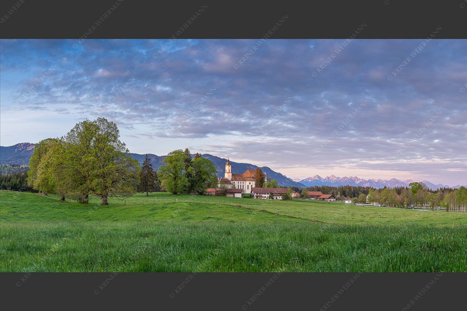 Morgenstimmung im Pfaffenwinkel - d Wies II 2:1  -- Wieskirche bei Wildsteig - mehr Infos bei www.Kriner-Weiermann.de