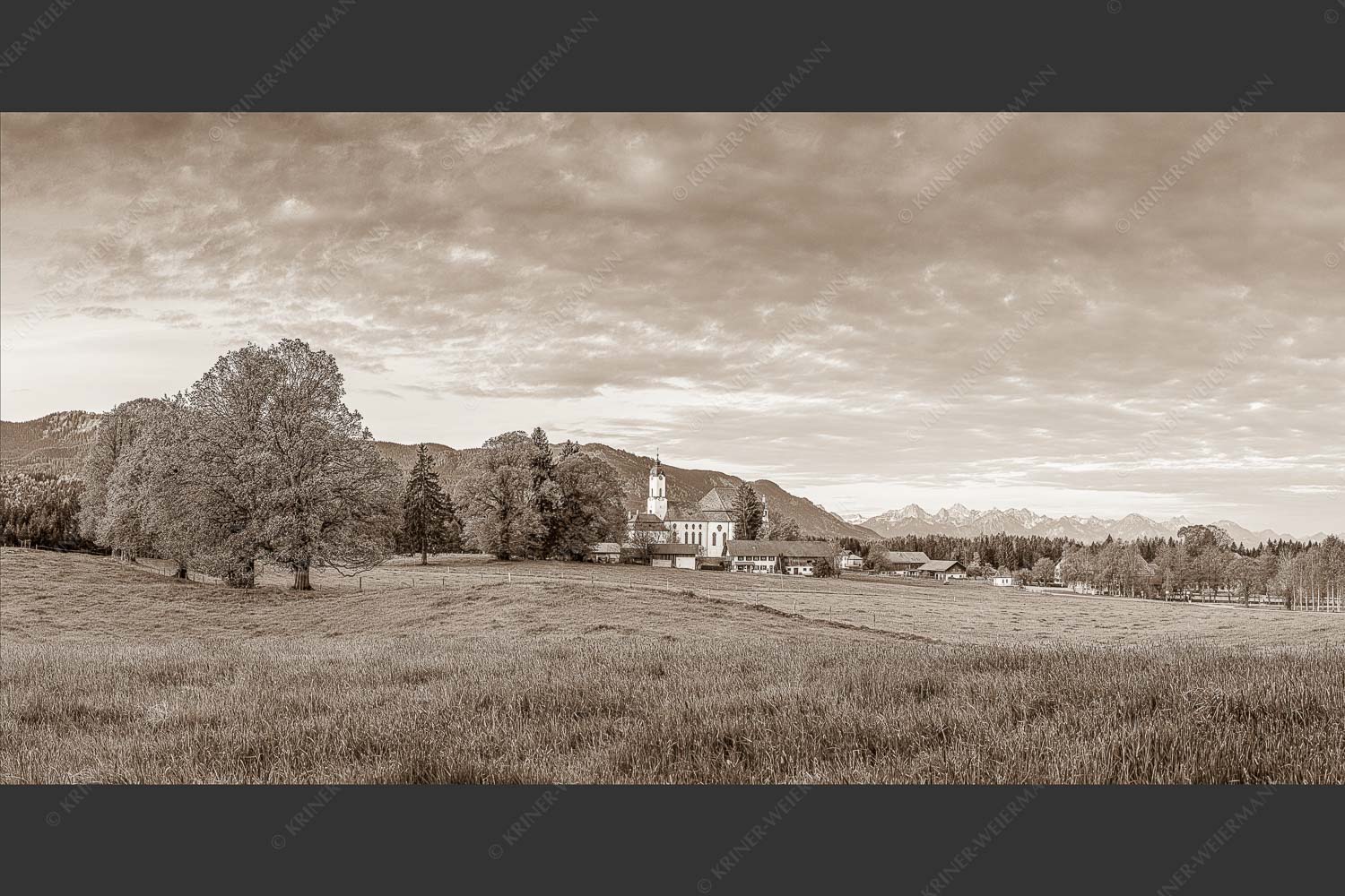 Morgenstimmung im Pfaffenwinkel - d Wies II 2:1 sepia -- Wieskirche bei Wildsteig - mehr Infos bei www.Kriner-Weiermann.de
