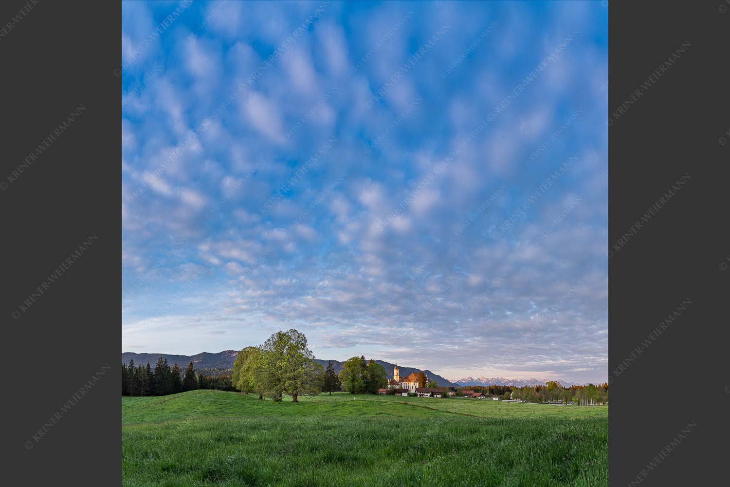 Morgenstimmung im Pfaffenwinkel - d Wies 1:1  -- Wieskirche bei Wildsteig - mehr Infos bei www.Kriner-Weiermann.de