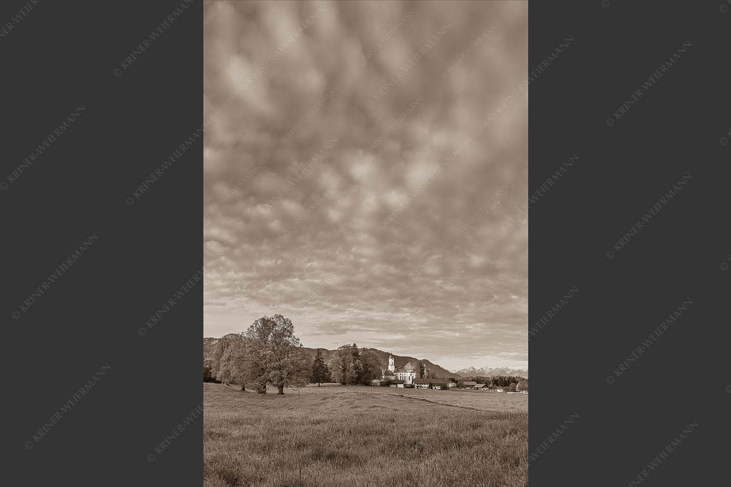 Morgenstimmung im Pfaffenwinkel - d Wies 2:3 sepia -- Wieskirche bei Wildsteig - mehr Infos bei www.Kriner-Weiermann.de