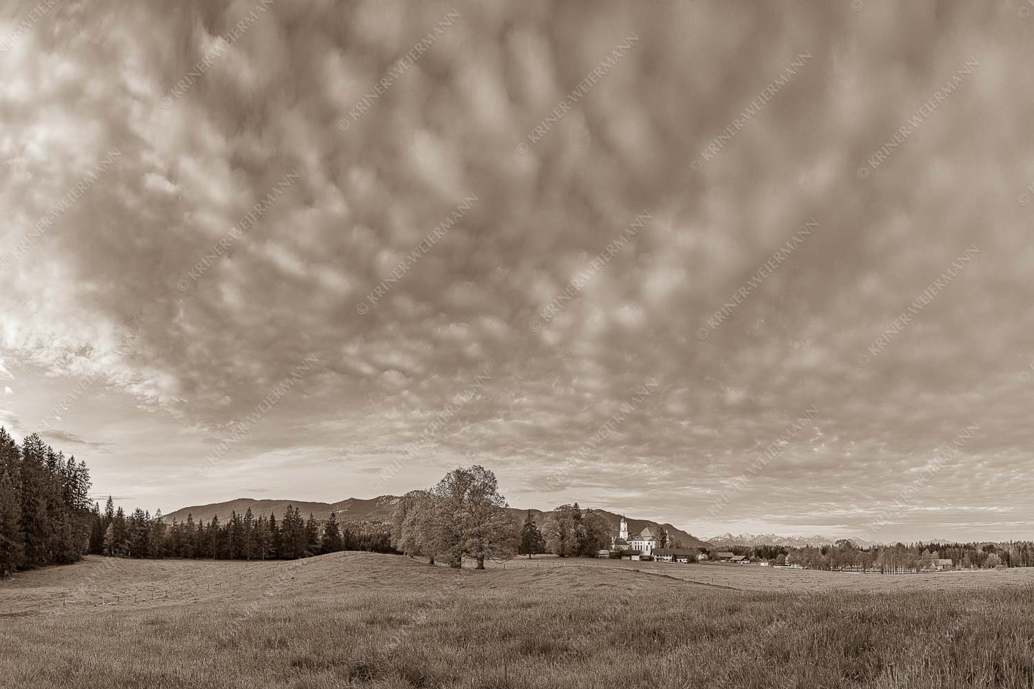 Morgenstimmung im Pfaffenwinkel - d Wies 3:2 sepia -- Wieskirche bei Wildsteig - mehr Infos bei www.Kriner-Weiermann.de