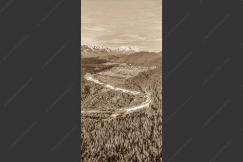 Blick über die Isar, Wallgau und Krün zum Wettersteingebirge - Das Obere Isartal 1:2 sepia -- Isar mit Wallgau Krün und Wetterstein - mehr Infos bei www.Kriner-Weiermann.de