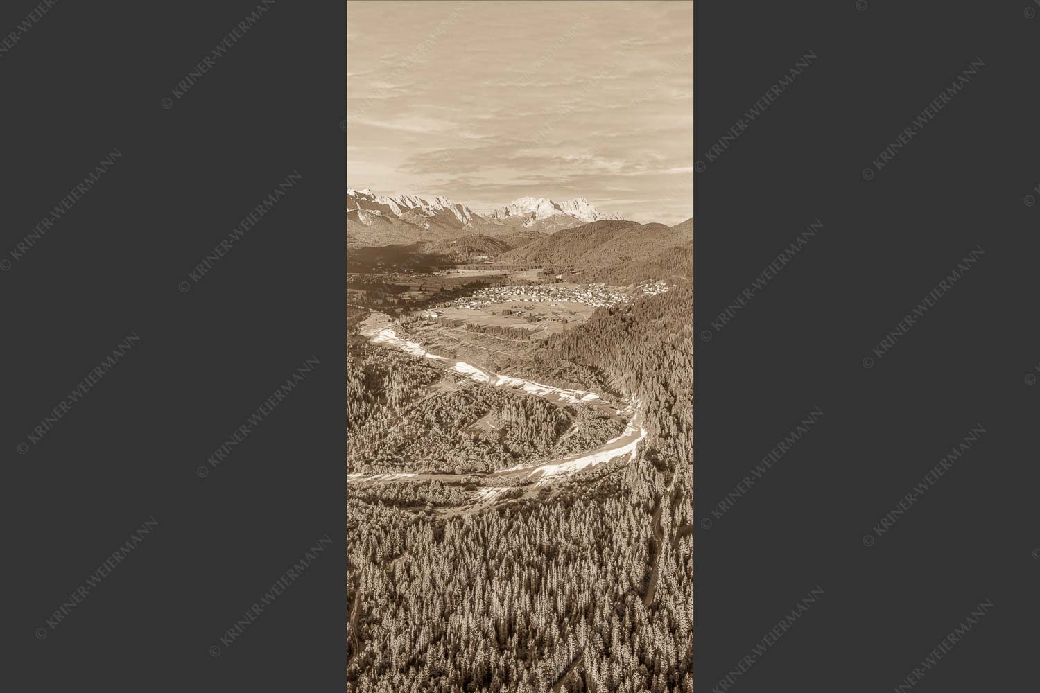 Blick über die Isar, Wallgau und Krün zum Wettersteingebirge - Das Obere Isartal 1:2 sepia -- Isar mit Wallgau Krün und Wetterstein - mehr Infos bei www.Kriner-Weiermann.de