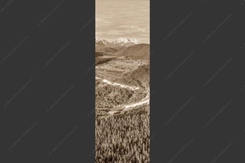 Blick über die Isar, Wallgau und Krün zum Wettersteingebirge - Das Obere Isartal 1:3 sepia -- Isar mit Wallgau Krün und Wetterstein - mehr Infos bei www.Kriner-Weiermann.de