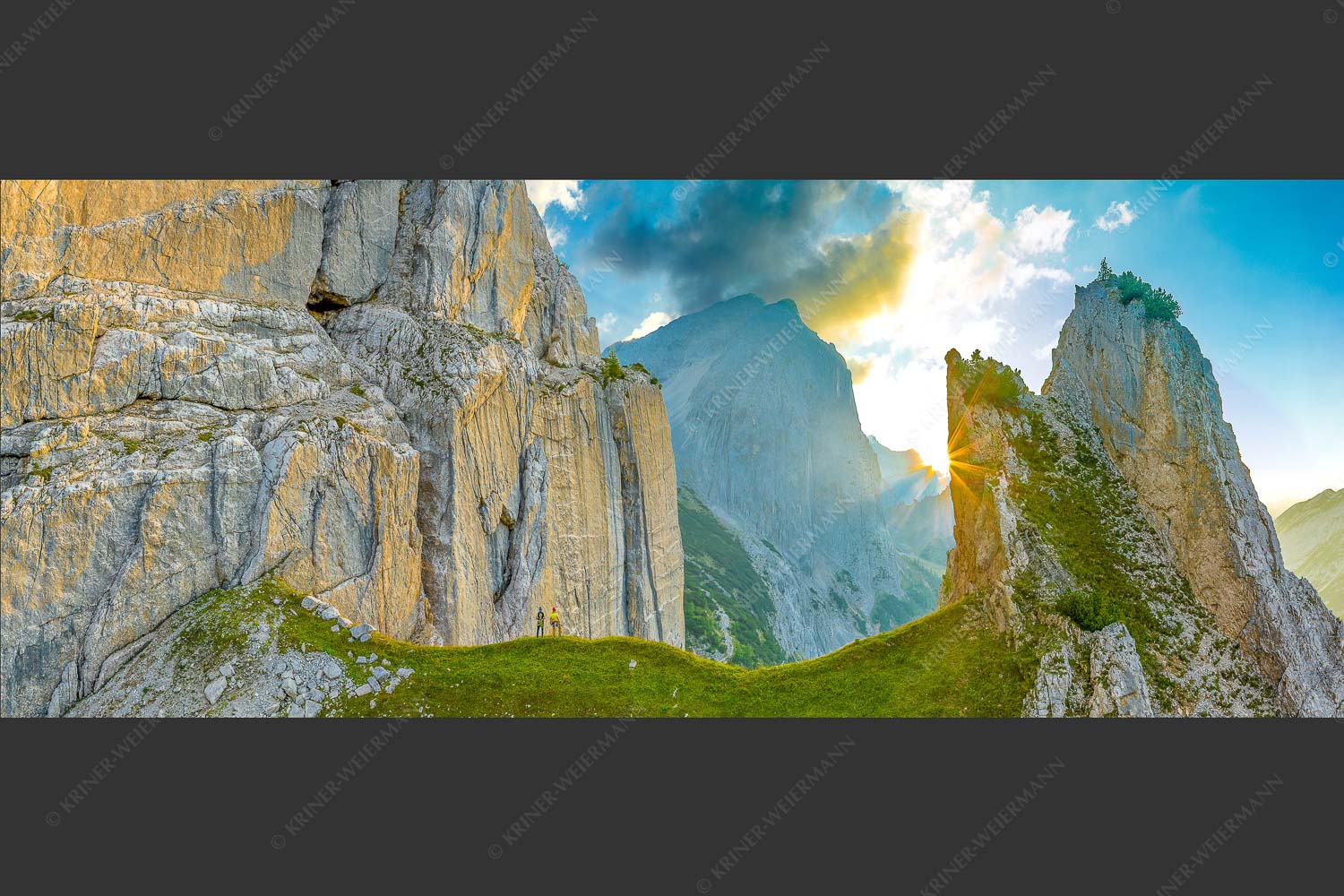 Kletterer vor den Schnitlwänden im Karwendelgebirge - Demut 2,5:1  -- Klettern Schnitlwand im Karwendelgebirge - mehr Infos bei www.Kriner-Weiermann.de