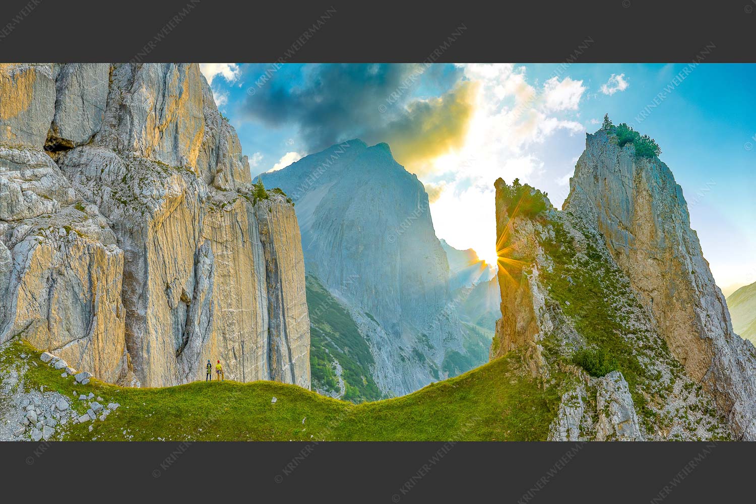 Kletterer vor den Schnitlwänden im Karwendelgebirge - Demut 2:1  -- Klettern Schnitlwand im Karwendelgebirge - mehr Infos bei www.Kriner-Weiermann.de
