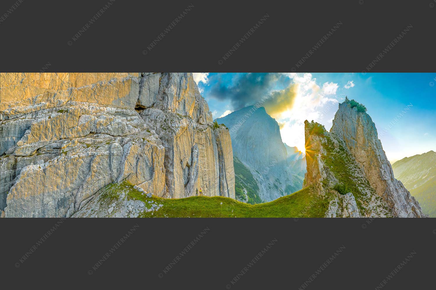 Kletterer vor den Schnitlwänden im Karwendelgebirge - Demut 3:1  -- Klettern Schnitlwand im Karwendelgebirge - mehr Infos bei www.Kriner-Weiermann.de