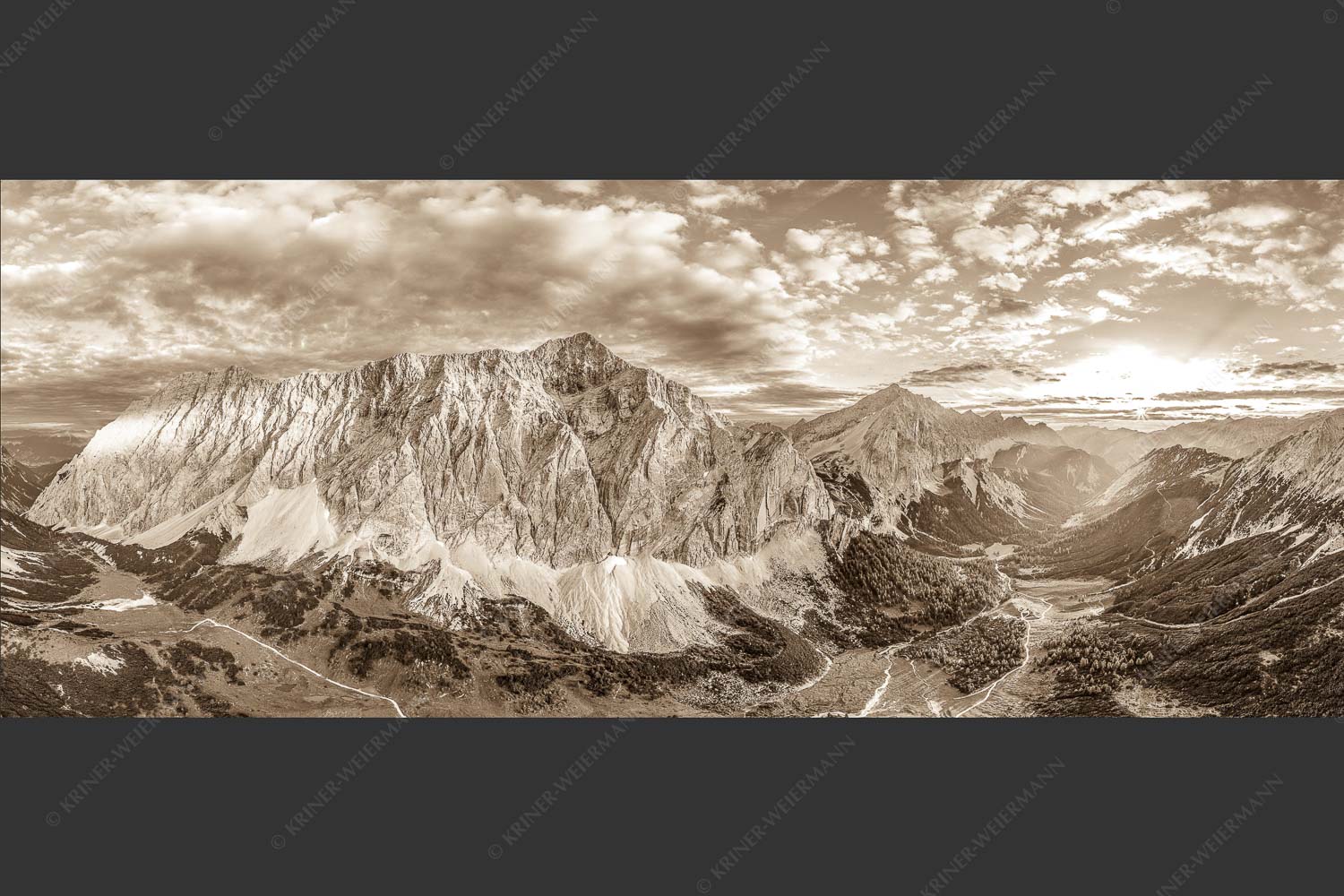 Die Sonne scheint noch kurz entlang des Hallerangers in die Nordwand der Speckkarspitze - Der Abschiedskuss 2,5:1 sepia -- Speckkarspitze im Karwendel - mehr Infos bei www.Kriner-Weiermann.de