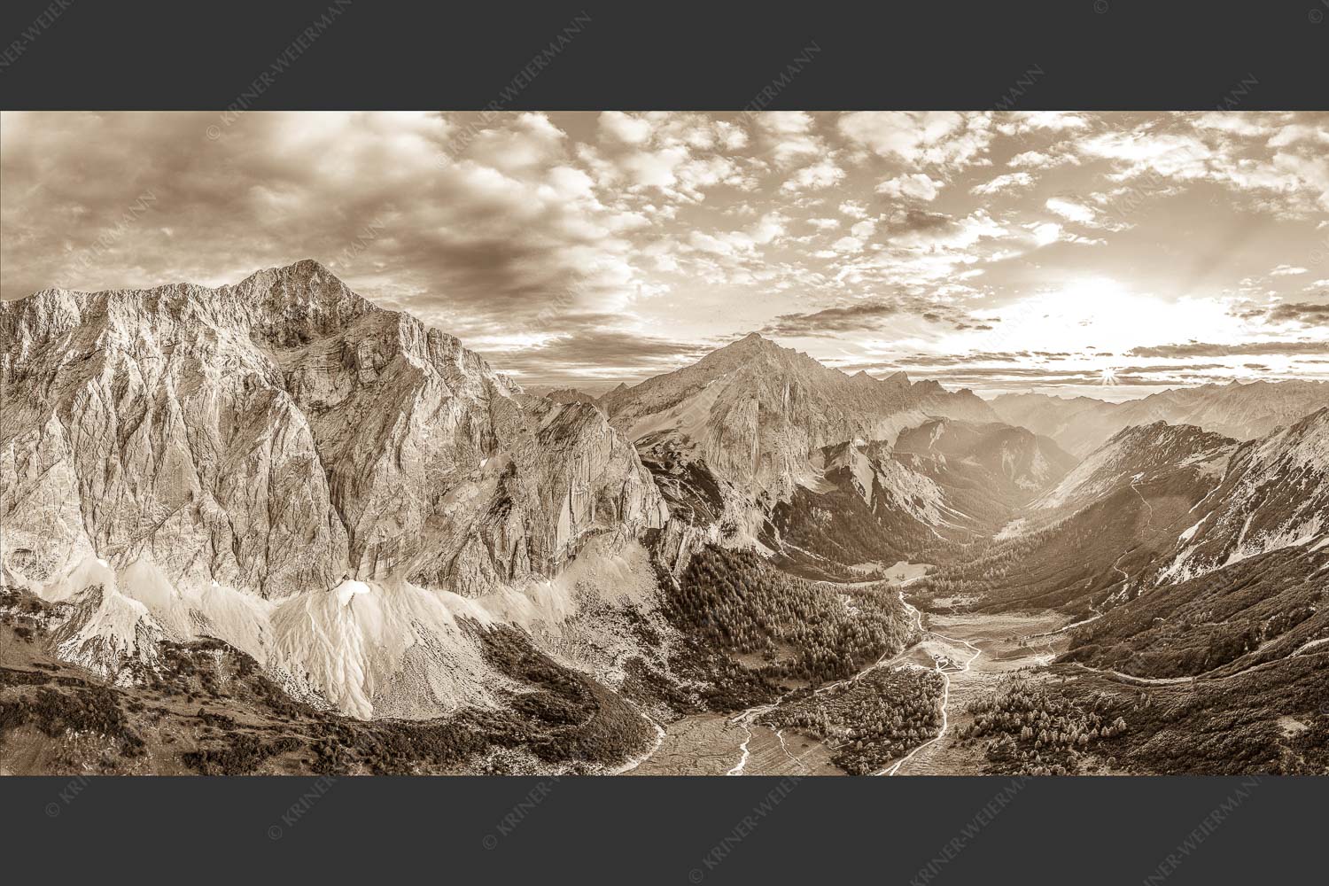 Die Sonne scheint noch kurz entlang des Hallerangers in die Nordwand der Speckkarspitze - Der Abschiedskuss 2:1 sepia -- Speckkarspitze im Karwendel - mehr Infos bei www.Kriner-Weiermann.de