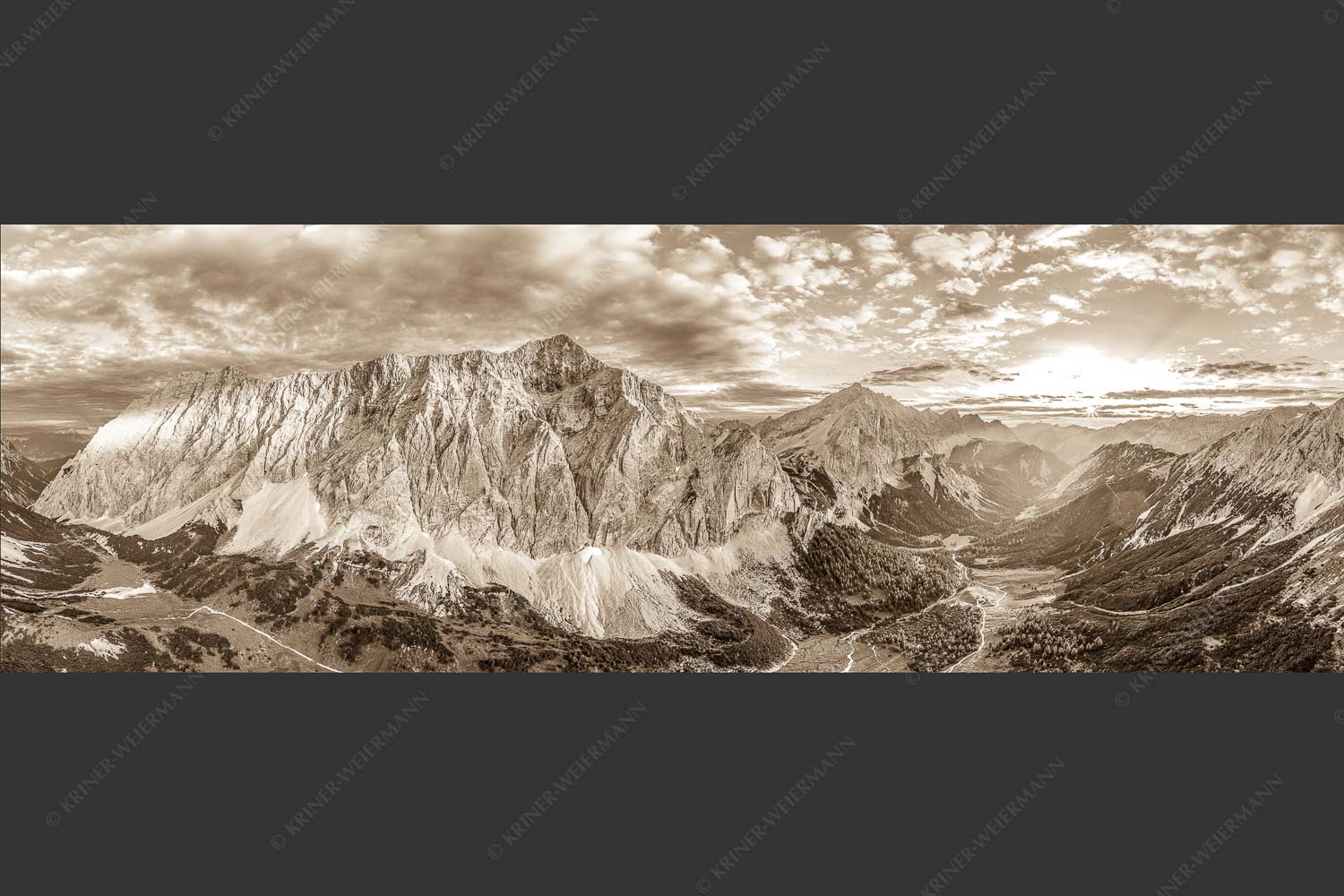 Die Sonne scheint noch kurz entlang des Hallerangers in die Nordwand der Speckkarspitze - Der Abschiedskuss 3:1 sepia -- Speckkarspitze im Karwendel - mehr Infos bei www.Kriner-Weiermann.de