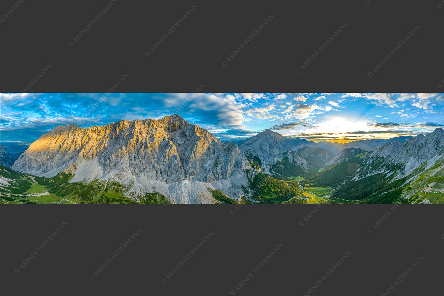 Die Sonne scheint noch kurz entlang des Hallerangers in die Nordwand der Speckkarspitze - Der Abschiedskuss 4:1  -- Speckkarspitze im Karwendel - mehr Infos bei www.Kriner-Weiermann.de