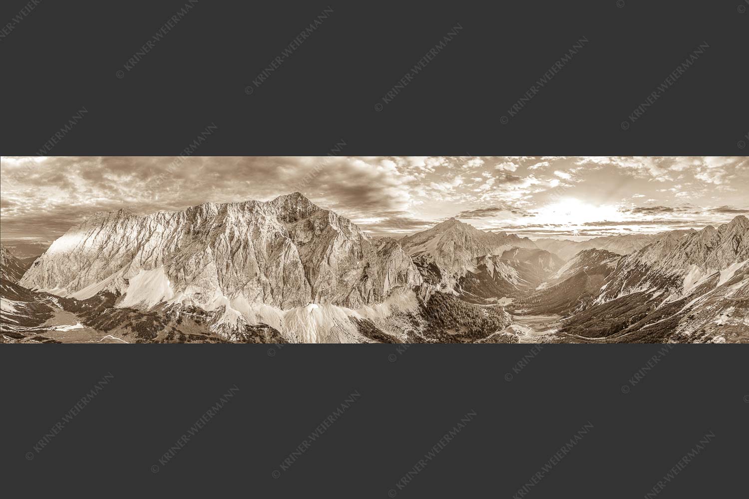Die Sonne scheint noch kurz entlang des Hallerangers in die Nordwand der Speckkarspitze - Der Abschiedskuss 4:1 sepia -- Speckkarspitze im Karwendel - mehr Infos bei www.Kriner-Weiermann.de