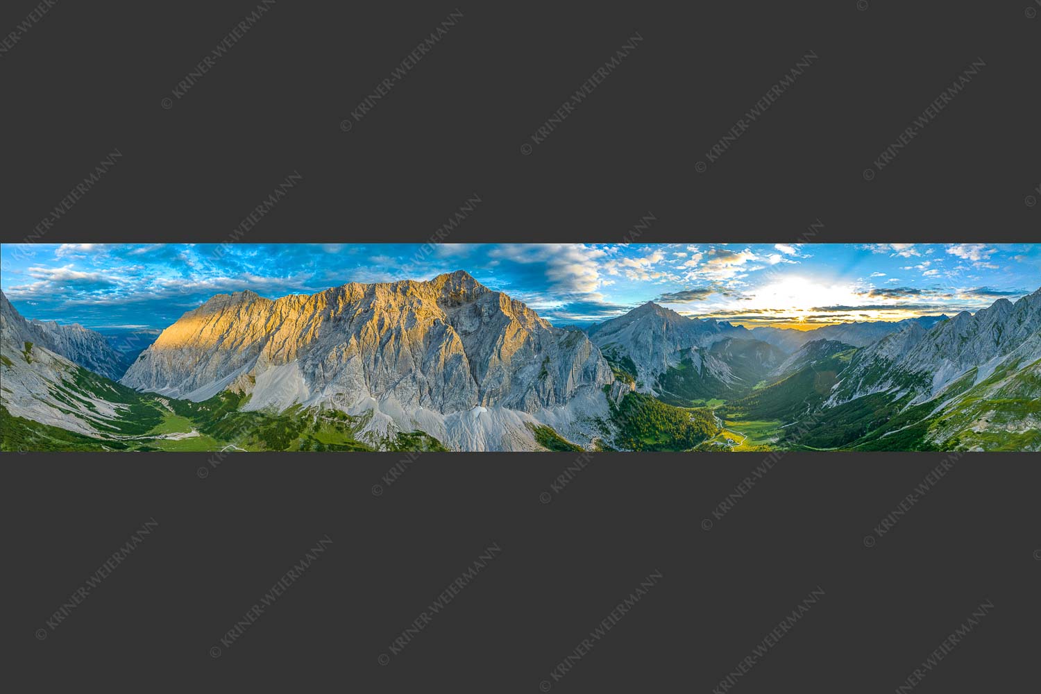 Die Sonne scheint noch kurz entlang des Hallerangers in die Nordwand der Speckkarspitze - Der Abschiedskuss 5:1  -- Speckkarspitze im Karwendel - mehr Infos bei www.Kriner-Weiermann.de