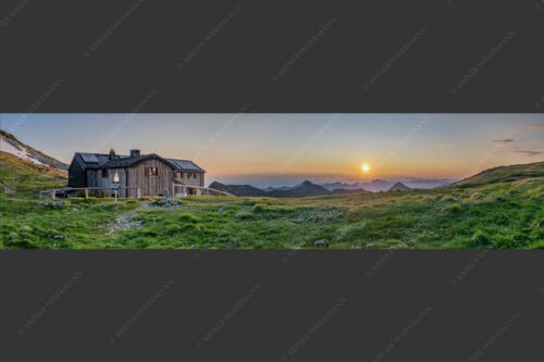 Den ganzen Sommer über kann man den Sonnenaufgang von der Weilheimer Hütte genießen - Der beste Platz 4:1  -- Weilheimer Hütte - mehr Infos bei www.Kriner-Weiermann.de