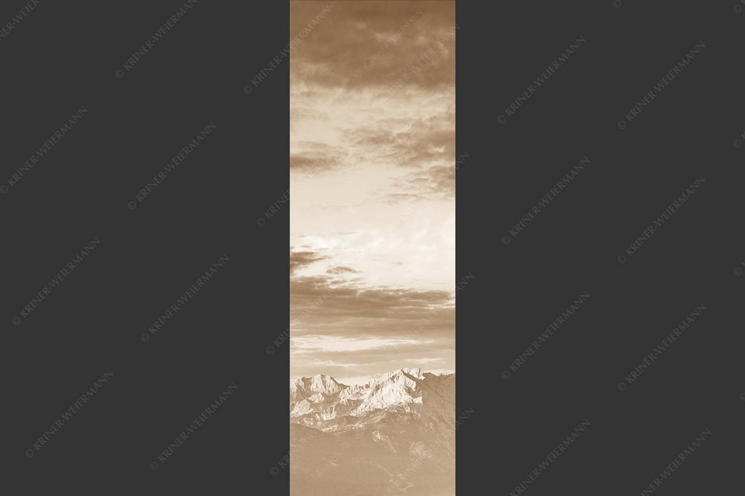 Blick über Garmisch-Partenkirchen und Kramer zum Zugspitzmassiv - Der Himmel tut sich auf 1:3 sepia -- Garmisch-Partenkirchen mit Wetterstein - mehr Infos bei www.Kriner-Weiermann.de