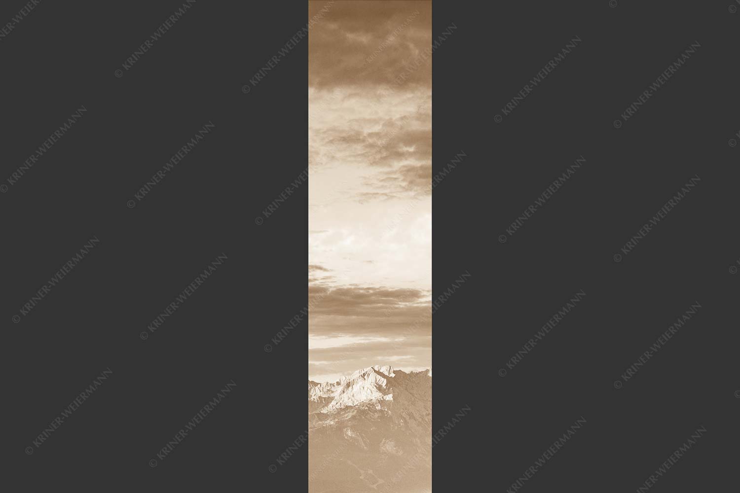 Blick über Garmisch-Partenkirchen und Kramer zum Zugspitzmassiv - Der Himmel tut sich auf 1:4 sepia -- Garmisch-Partenkirchen mit Wetterstein - mehr Infos bei www.Kriner-Weiermann.de