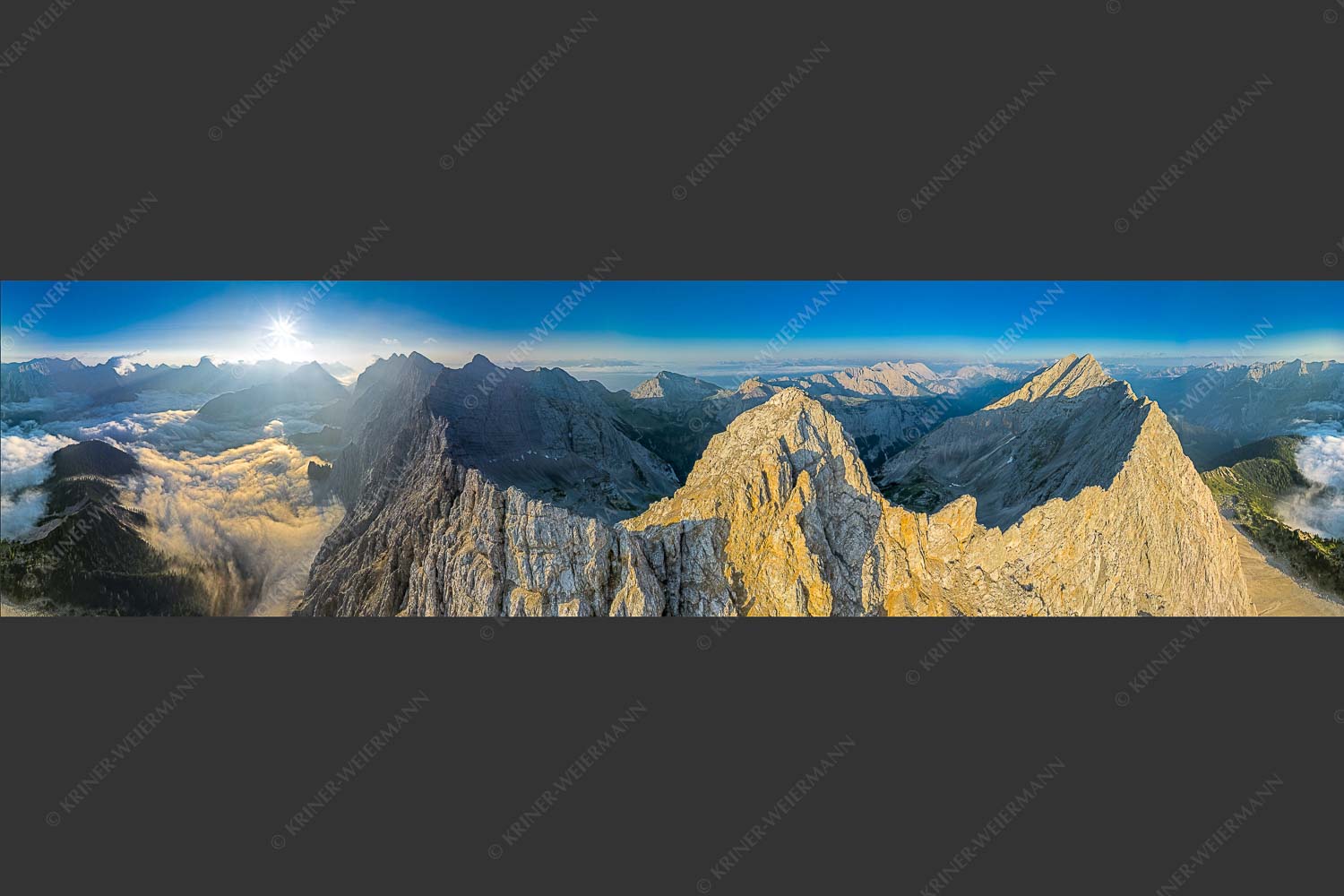 Bergsteiger auf dem Gipfel der Kaskarspitze blickt ins Karwendelgebirge - Der Mensch ist klein 4:1  -- Kaskarspitze im Karwendel - mehr Infos bei www.Kriner-Weiermann.de