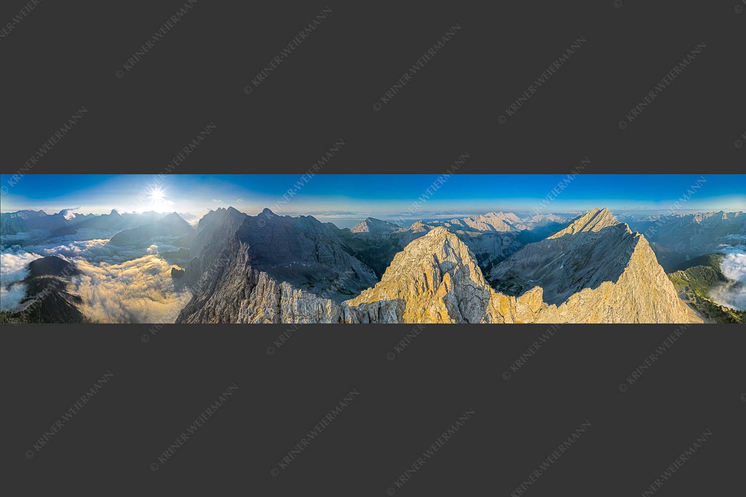 Bergsteiger auf dem Gipfel der Kaskarspitze blickt ins Karwendelgebirge - Der Mensch ist klein 5:1  -- Kaskarspitze im Karwendel - mehr Infos bei www.Kriner-Weiermann.de