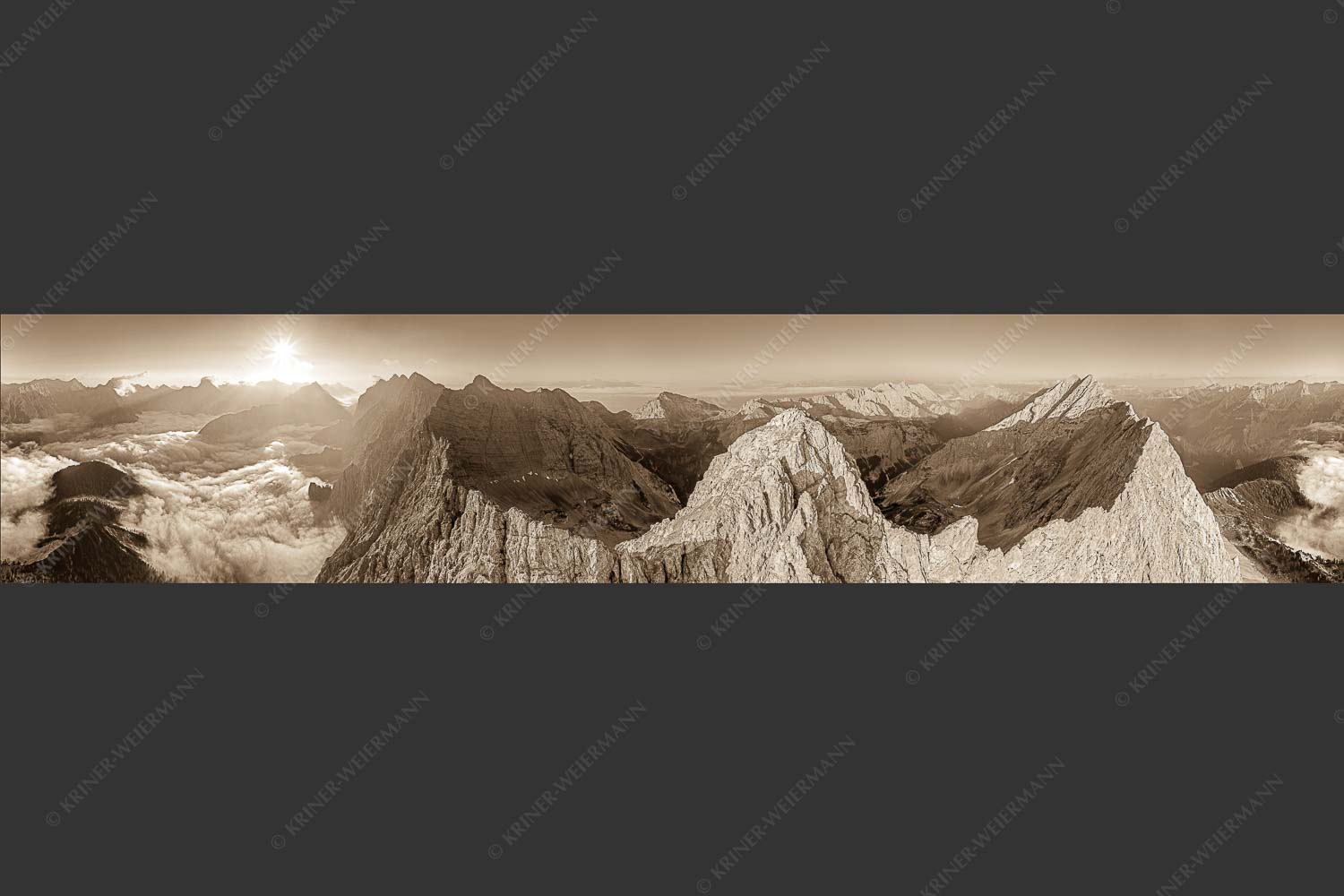 Bergsteiger auf dem Gipfel der Kaskarspitze blickt ins Karwendelgebirge - Der Mensch ist klein 5:1 sepia -- Kaskarspitze im Karwendel - mehr Infos bei www.Kriner-Weiermann.de