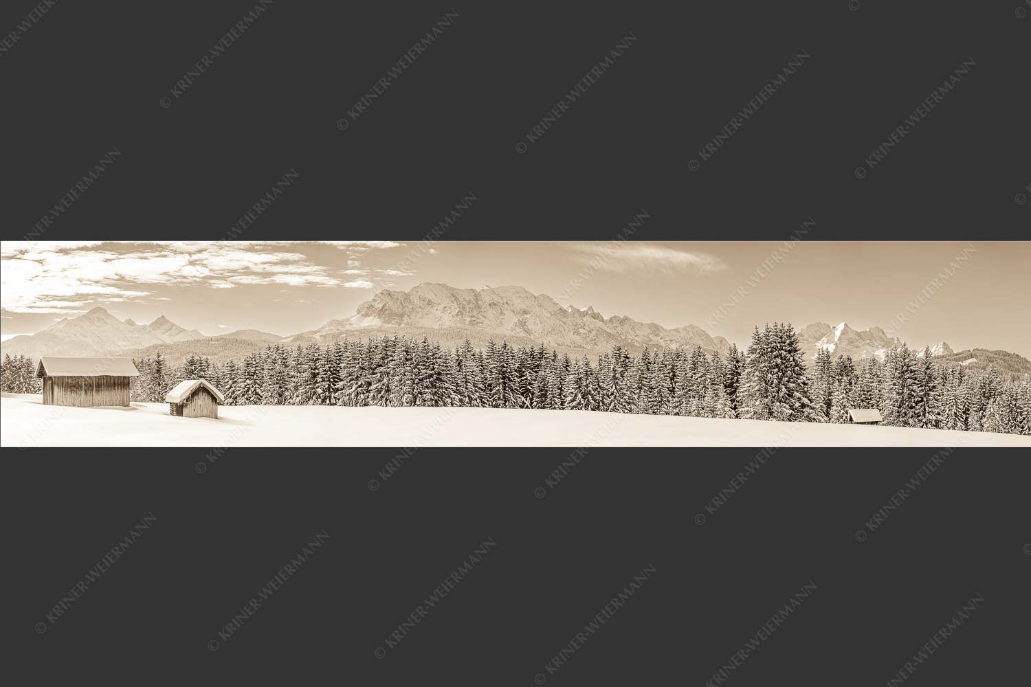 Blick zum Wettersteingebirge mit Zugspitzmassiv - Der Wetterstein 5:1 sepia -- Winter Wald und Heustadel - mehr Infos bei www.Kriner-Weiermann.de