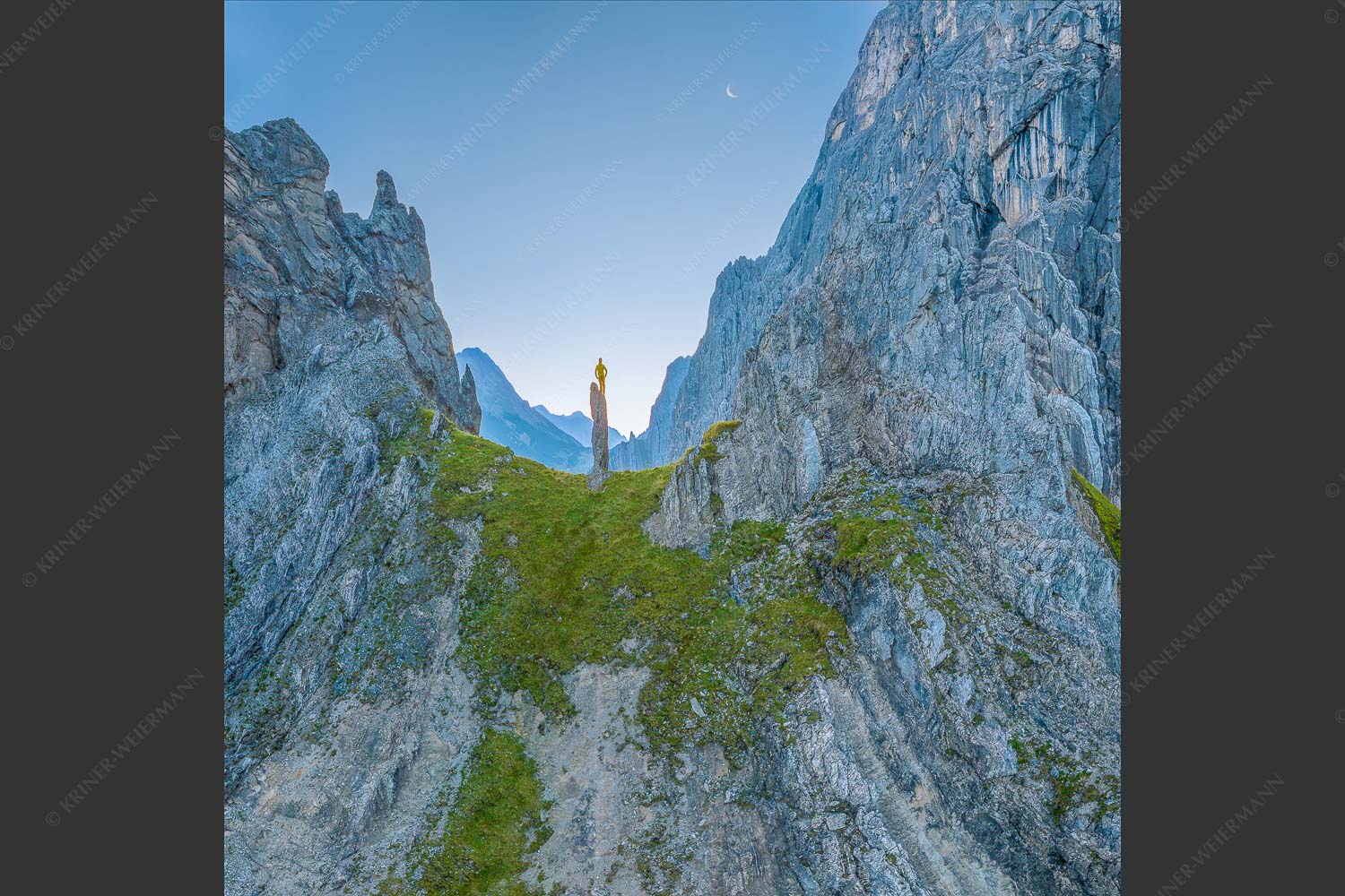 Kletterer an der Lafatscher Nordwand im Karwendelgebirge - Drachenhaut 1:1  -- Klettern am Lafatscher im Karwendel - mehr Infos bei www.Kriner-Weiermann.de