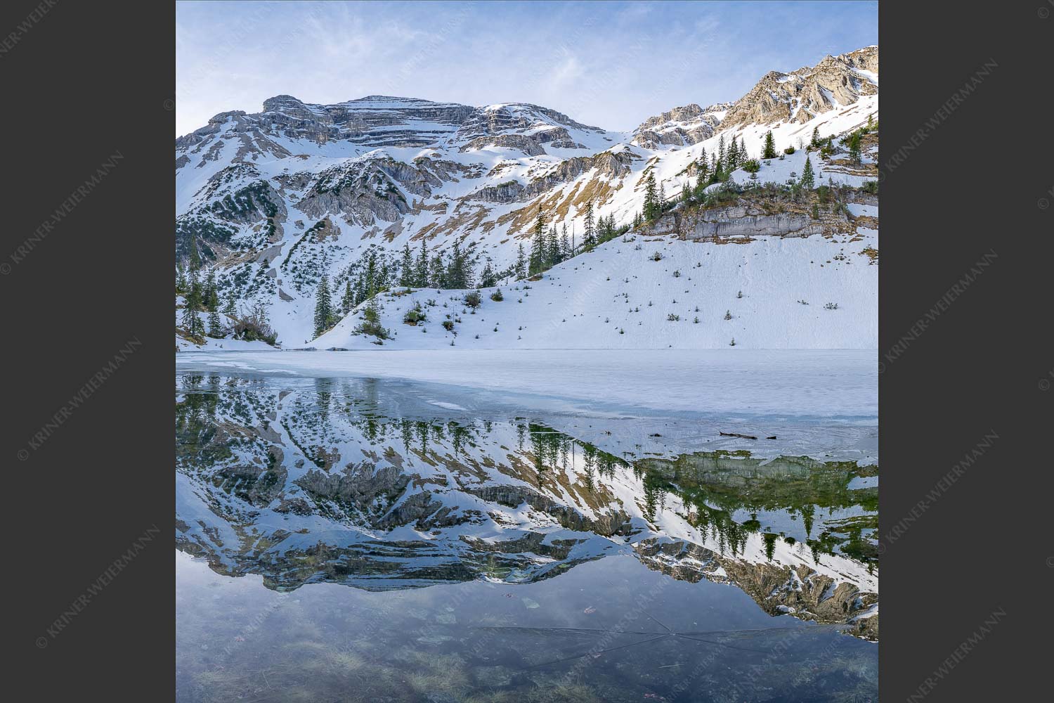 Im Frühling wenn das Eis auf dem Soiernsee zu schmelzen beginnt ist es noch menschenleer - Ein Hauch von Frühling 1:1  -- Frühling am Soiernsee - mehr Infos bei www.Kriner-Weiermann.de